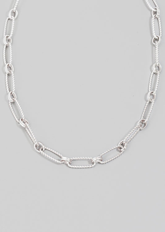 Collar de cadena torcida ovalada de plata