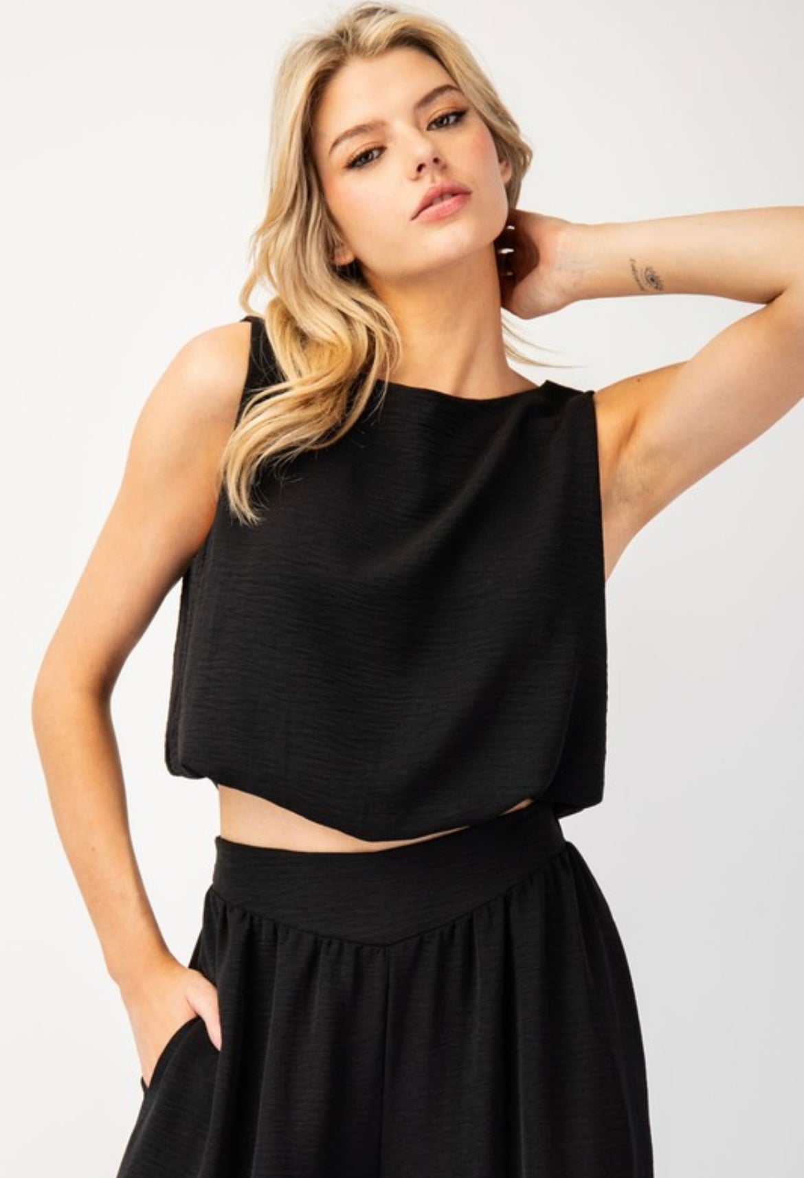 Black Sleeveless Bloom Top