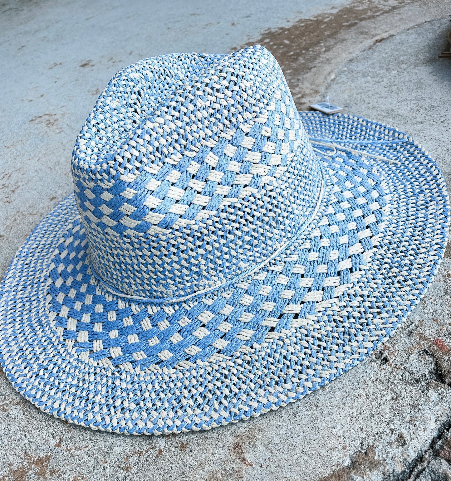 Sombrero de paja azul claro