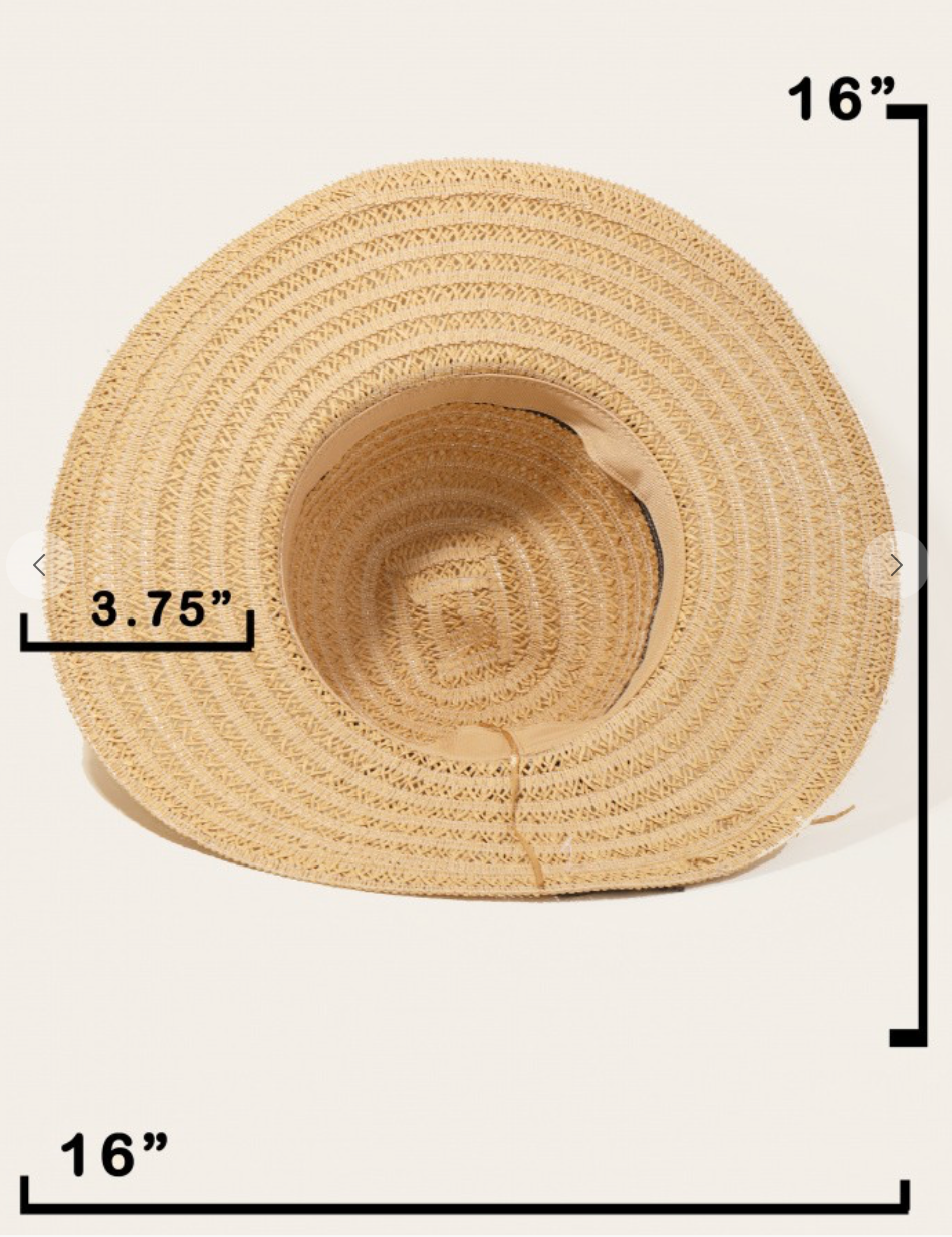 Sombrero de paja blanco y arena